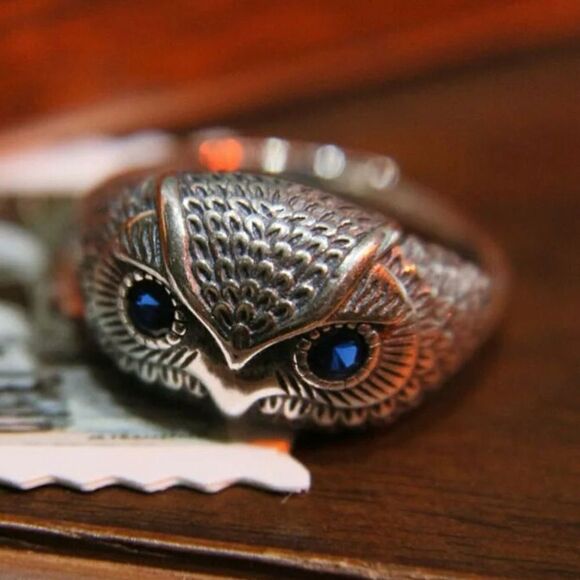 The Blue Eyed Owl Ring in antiqued 925 silver - Picture 1 of 7